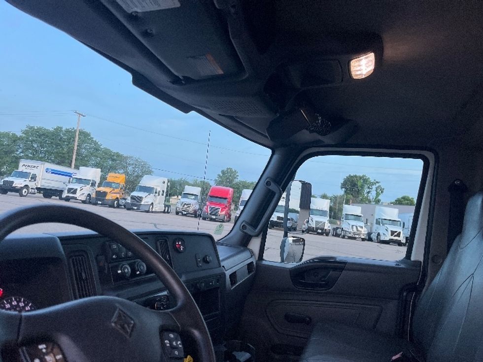 Medium Duty Box Truck-Light and Medium Duty Trucks-International-2020-MV607-Warren-MI-222,795\n\t\tmiles-$ 37,750 - Image 17