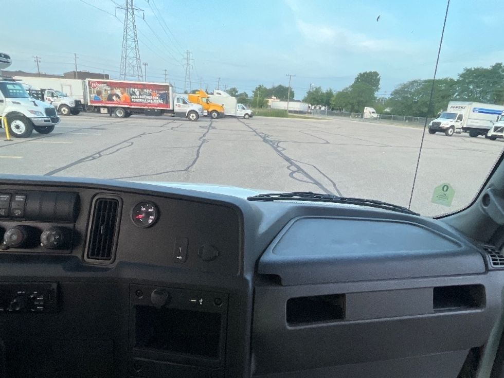 Medium Duty Box Truck-Light and Medium Duty Trucks-International-2020-MV607-Warren-MI-222,795\n\t\tmiles-$ 37,750 - Image 21