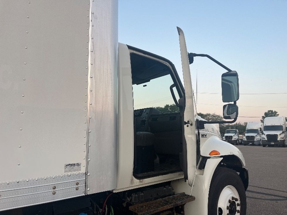 Medium Duty Box Truck-Light and Medium Duty Trucks-International-2020-MV607-Warren-MI-227,364\n\t\tmiles-$ 32,750 - Image 18