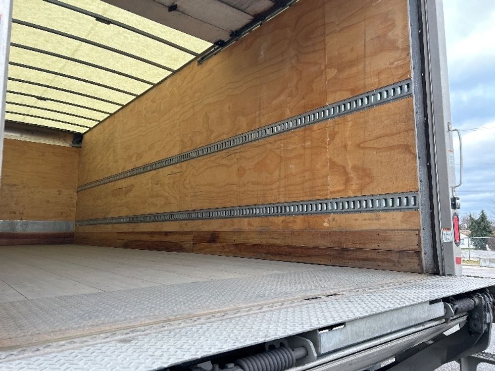 Medium Duty Box Truck-Light and Medium Duty Trucks-International-2020-MV607-Warren-MI-260,927\n\t\tmiles-$ 27,750 - Image 11
