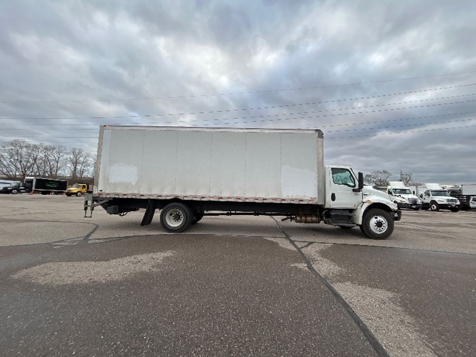Medium Duty Box Truck-Light and Medium Duty Trucks-International-2020-MV607-Warren-MI-260,927\n\t\tmiles-$ 27,750 - Image 14