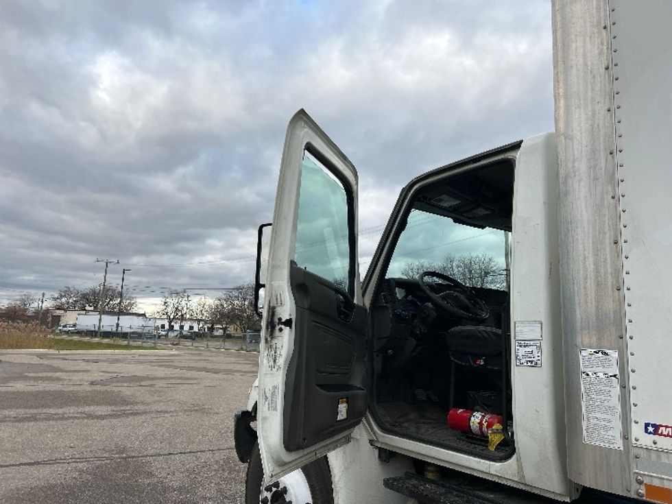 Medium Duty Box Truck-Light and Medium Duty Trucks-International-2020-MV607-Warren-MI-260,927\n\t\tmiles-$ 27,750 - Image 15