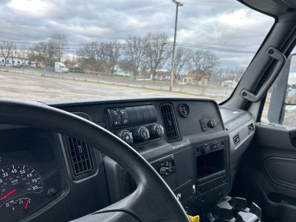 Medium Duty Box Truck-Light and Medium Duty Trucks-International-2020-MV607-Warren-MI-260,927\n\t\tmiles-$ 27,750 - Image 16