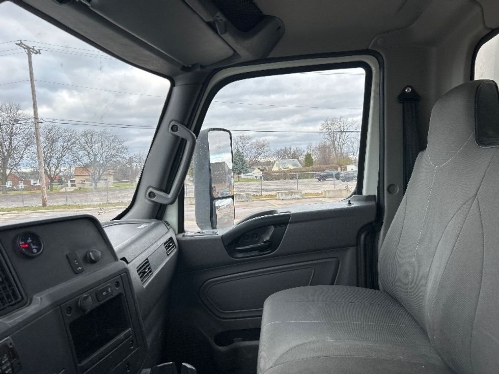 Medium Duty Box Truck-Light and Medium Duty Trucks-International-2020-MV607-Warren-MI-260,927\n\t\tmiles-$ 27,750 - Image 18