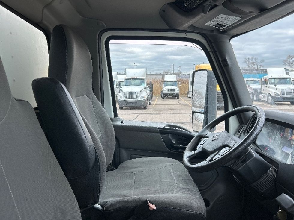 Medium Duty Box Truck-Light and Medium Duty Trucks-International-2020-MV607-Warren-MI-260,927\n\t\tmiles-$ 27,750 - Image 21