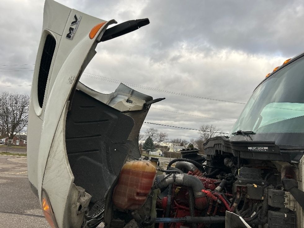 Medium Duty Box Truck-Light and Medium Duty Trucks-International-2020-MV607-Warren-MI-260,927\n\t\tmiles-$ 27,750 - Image 23