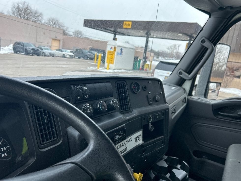 Medium Duty Box Truck-Light and Medium Duty Trucks-International-2020-MV607-Warren-MI-268,217\n\t\tmiles-$ 22,750 - Image 17