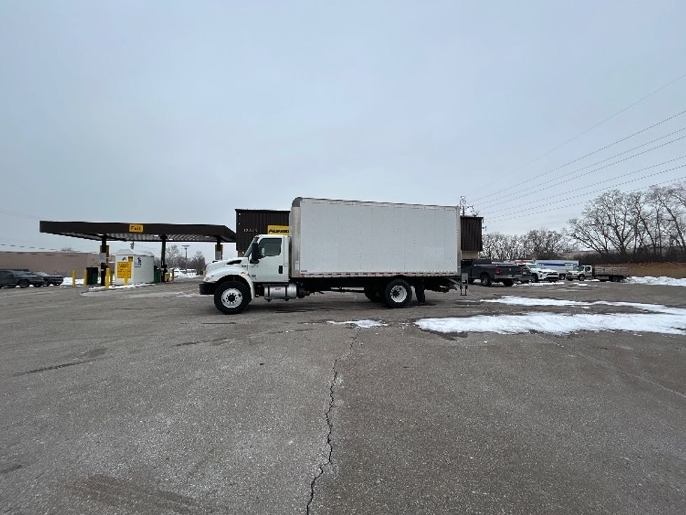 Medium Duty Box Truck-Light and Medium Duty Trucks-International-2020-MV607-Warren-MI-268,217\n\t\tmiles-$ 22,750 - Image 4