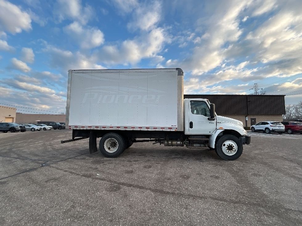 Medium Duty Box Truck-Light and Medium Duty Trucks-International-2020-MV607-Warren-MI-98,903\n\t\tmiles-$ 45,250 - Image 14