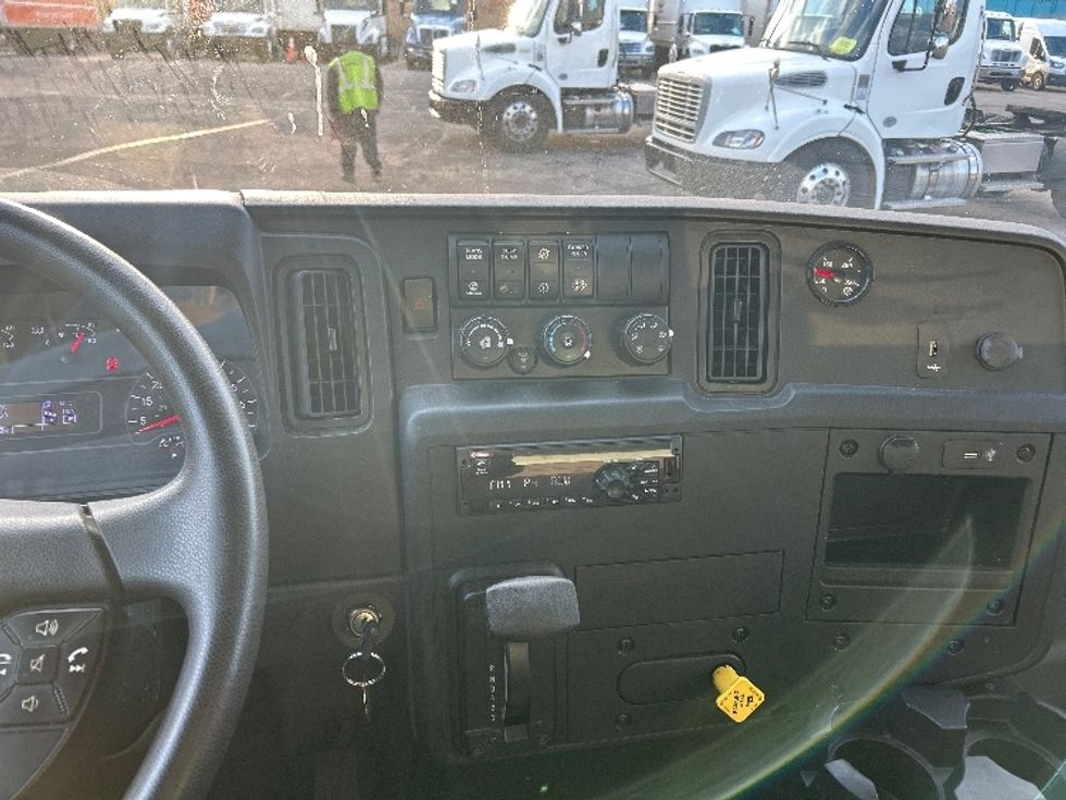 Medium Duty Box Truck-Light and Medium Duty Trucks-International-2020-MV607-Warren-MI-98,903\n\t\tmiles-$ 45,250 - Image 17