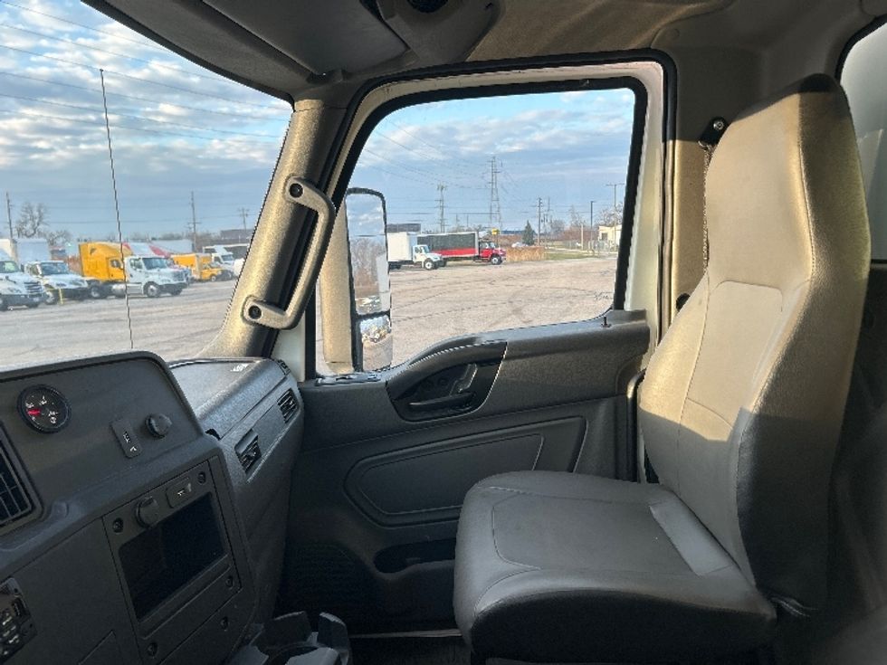 Medium Duty Box Truck-Light and Medium Duty Trucks-International-2020-MV607-Warren-MI-98,903\n\t\tmiles-$ 45,250 - Image 18