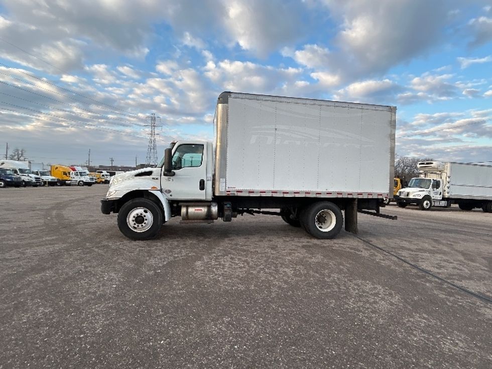 Medium Duty Box Truck-Light and Medium Duty Trucks-International-2020-MV607-Warren-MI-98,903\n\t\tmiles-$ 45,250 - Image 4