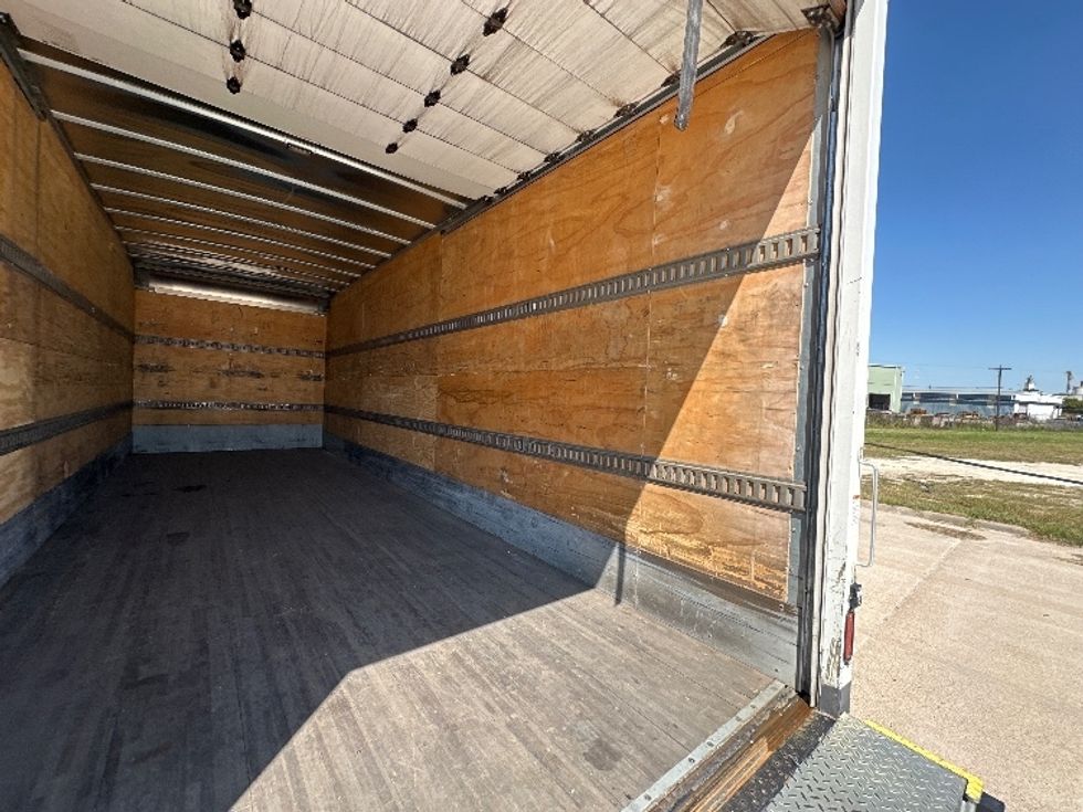Medium Duty Box Truck-Light and Medium Duty Trucks-International-2020-MV607-Waxahachie-TX-157,996\n\t\tmiles-$ 57,750 - Image 12