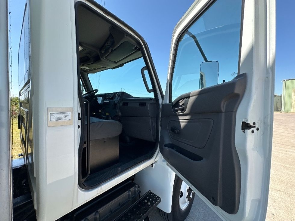 Medium Duty Box Truck-Light and Medium Duty Trucks-International-2020-MV607-Waxahachie-TX-157,996\n\t\tmiles-$ 57,750 - Image 20