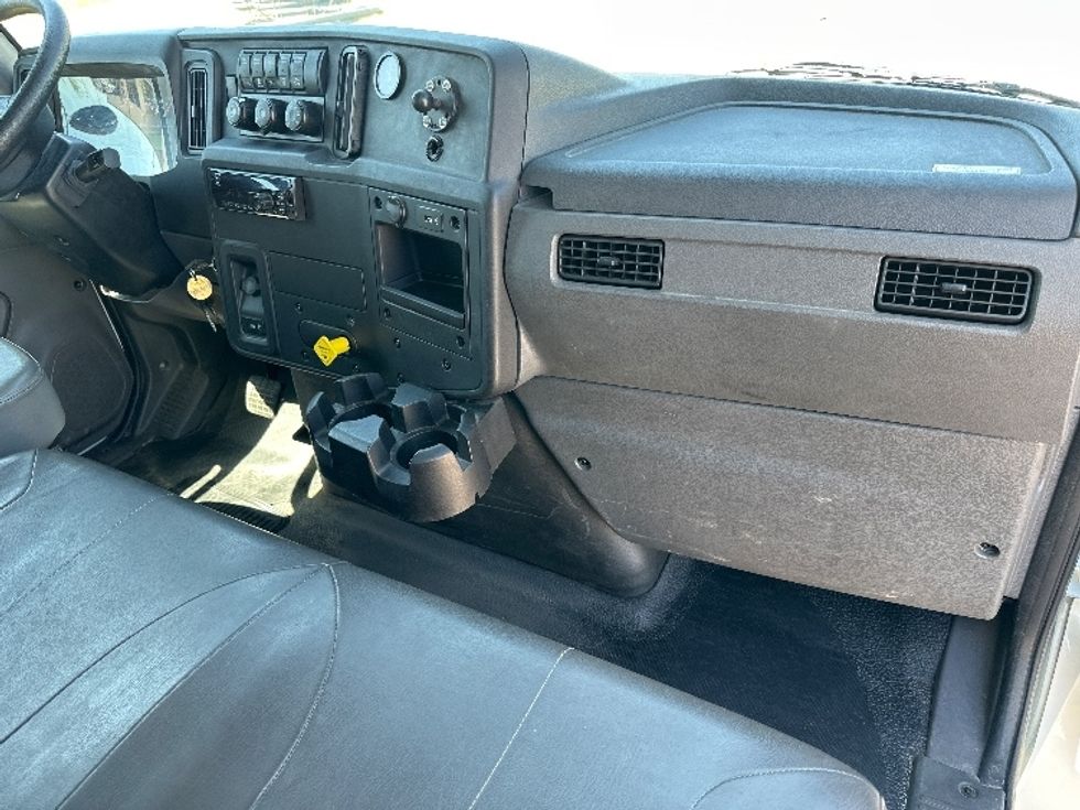 Medium Duty Box Truck-Light and Medium Duty Trucks-International-2020-MV607-Waxahachie-TX-157,996\n\t\tmiles-$ 57,750 - Image 21