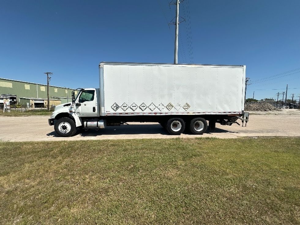 Medium Duty Box Truck-Light and Medium Duty Trucks-International-2020-MV607-Waxahachie-TX-157,996\n\t\tmiles-$ 57,750 - Image 4