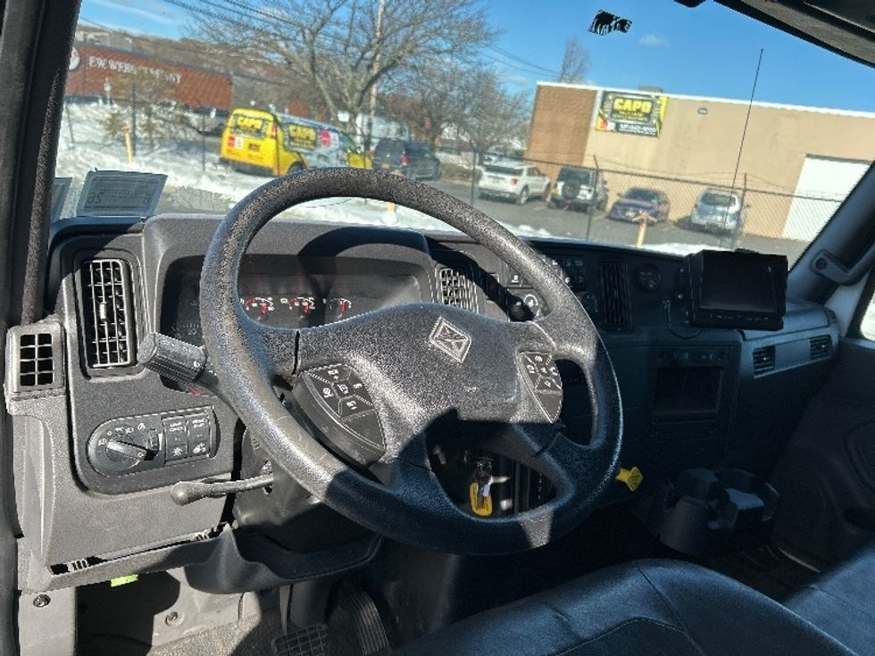 Medium Duty Box Truck-Light and Medium Duty Trucks-International-2020-MV607-West Babylon-NY-135,967\n\t\tmiles-$ 52,250 - Image 17
