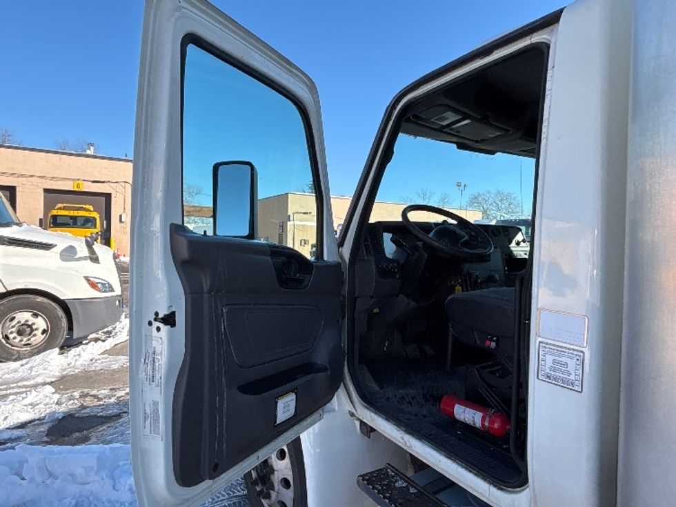 Medium Duty Box Truck-Light and Medium Duty Trucks-International-2020-MV607-West Babylon-NY-172,624\n\t\tmiles-$ 45,750 - Image 16