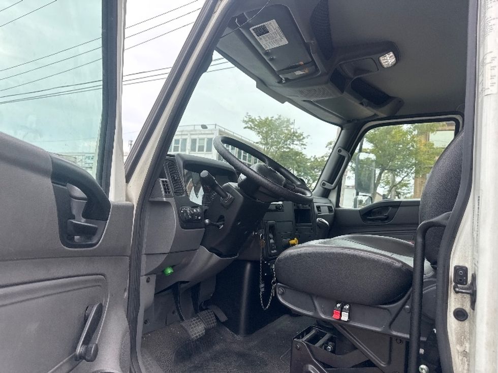 Medium Duty Box Truck-Light and Medium Duty Trucks-International-2020-MV607-West Babylon-NY-20,220\n\t\tmiles-$ 48,250 - Image 16