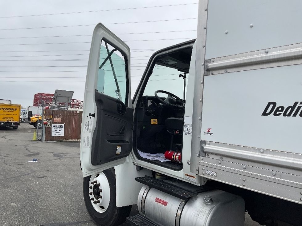 Medium Duty Box Truck-Light and Medium Duty Trucks-International-2020-MV607-West Sacramento-CA-101,115\n\t\tmiles-$ 51,000 - Image 16