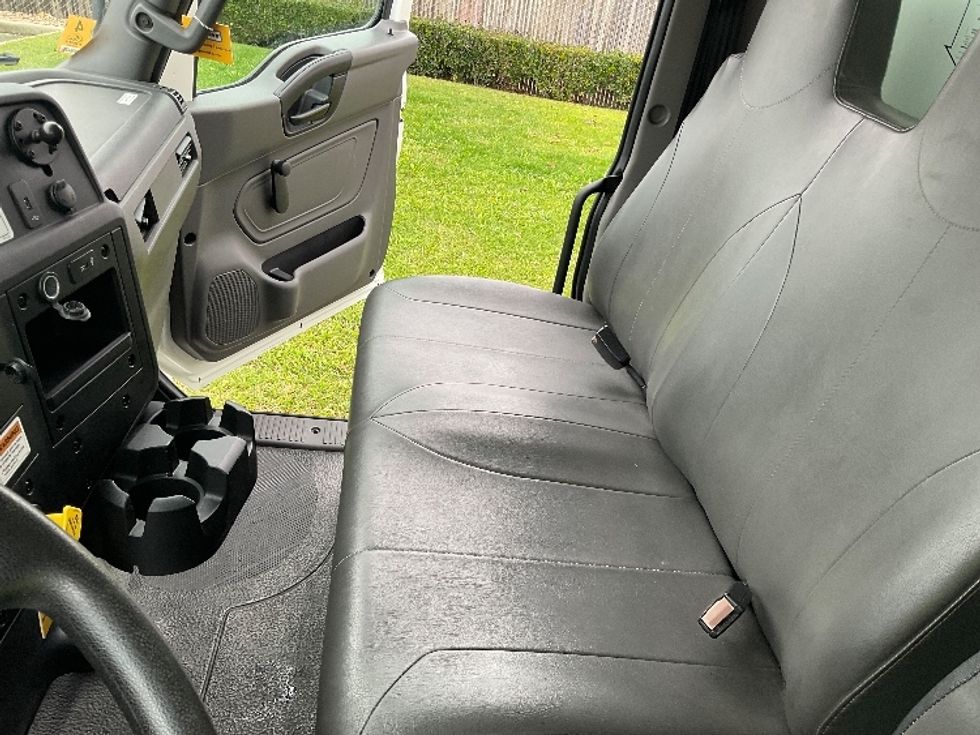 Medium Duty Box Truck-Light and Medium Duty Trucks-International-2020-MV607-West Sacramento-CA-101,115\n\t\tmiles-$ 51,000 - Image 19
