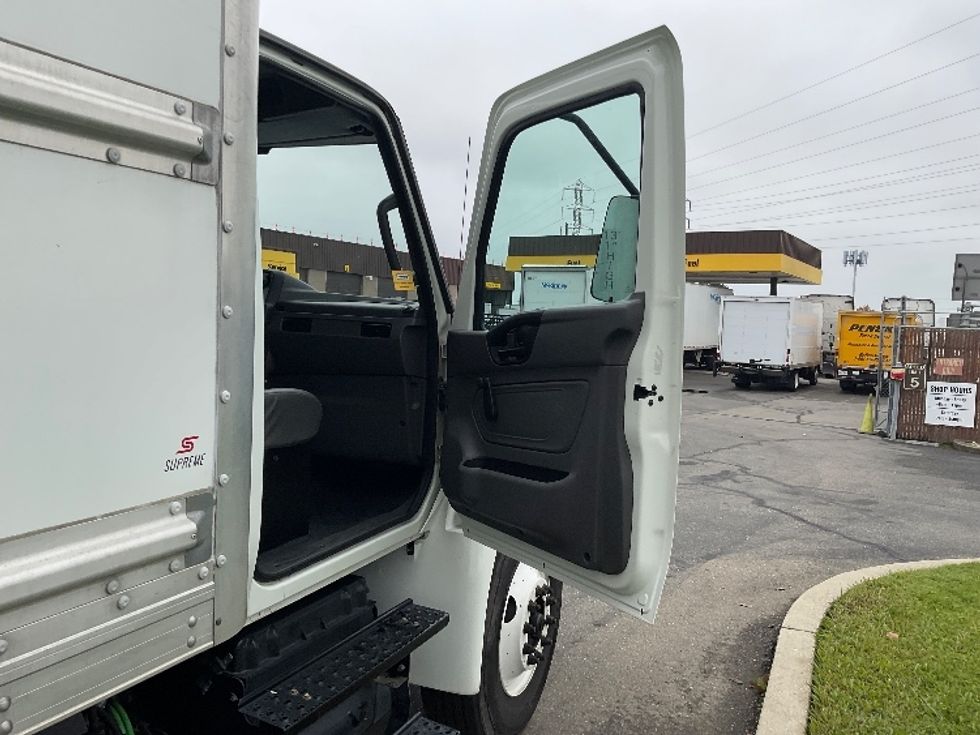 Medium Duty Box Truck-Light and Medium Duty Trucks-International-2020-MV607-West Sacramento-CA-101,115\n\t\tmiles-$ 51,000 - Image 20