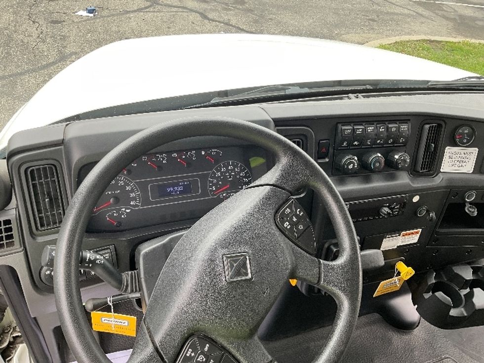 Medium Duty Box Truck-Light and Medium Duty Trucks-International-2020-MV607-West Sacramento-CA-101,115\n\t\tmiles-$ 51,000 - Image 17