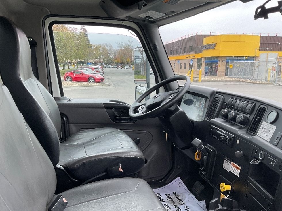 Medium Duty Box Truck-Light and Medium Duty Trucks-International-2020-MV607-West Sacramento-CA-101,115\n\t\tmiles-$ 51,000 - Image 22