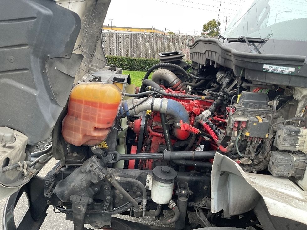 Medium Duty Box Truck-Light and Medium Duty Trucks-International-2020-MV607-West Sacramento-CA-101,115\n\t\tmiles-$ 51,000 - Image 24