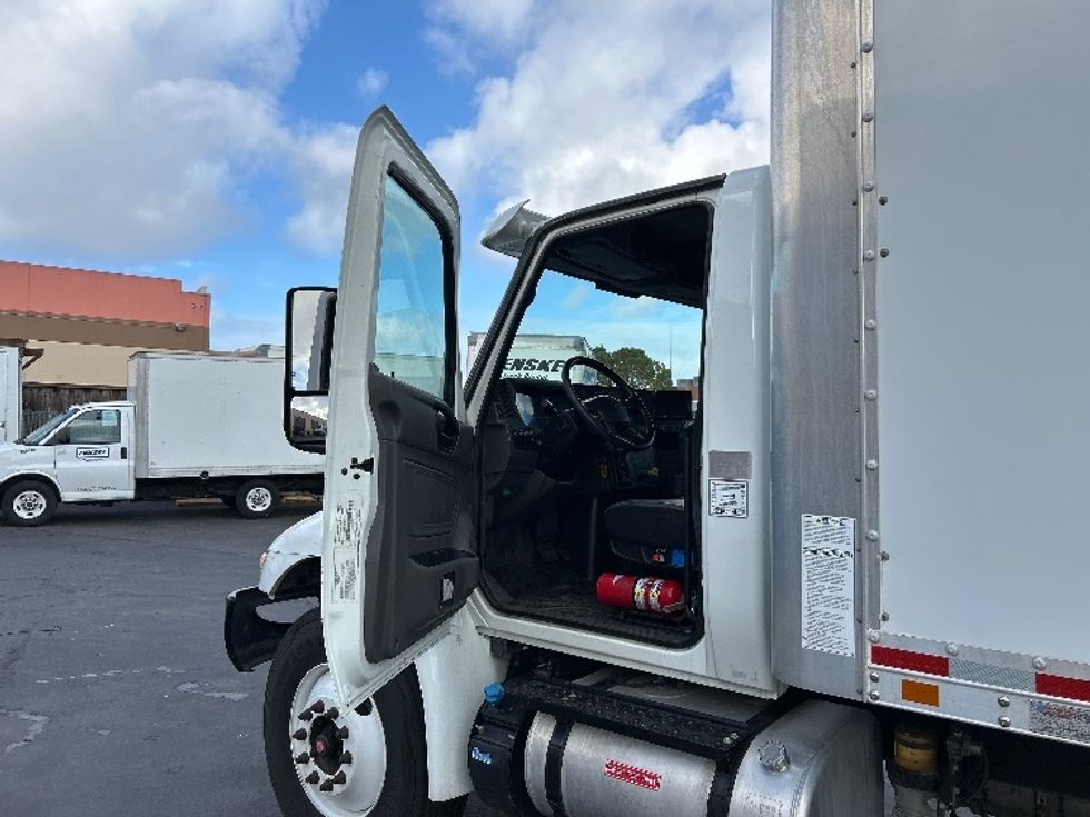 Medium Duty Box Truck-Light and Medium Duty Trucks-International-2020-MV607-West Sacramento-CA-102,312\n\t\tmiles-$ 62,250 - Image 16
