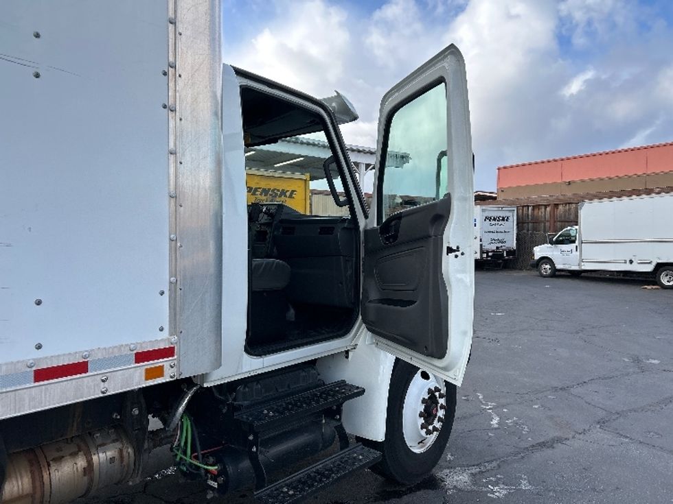 Medium Duty Box Truck-Light and Medium Duty Trucks-International-2020-MV607-West Sacramento-CA-102,312\n\t\tmiles-$ 62,250 - Image 20