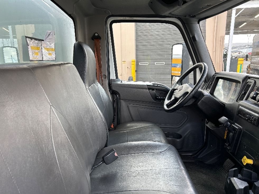 Medium Duty Box Truck-Light and Medium Duty Trucks-International-2020-MV607-West Sacramento-CA-102,312\n\t\tmiles-$ 62,250 - Image 22