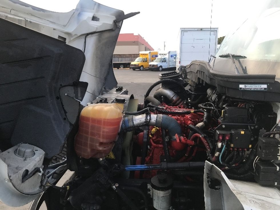 Medium Duty Box Truck-Light and Medium Duty Trucks-International-2020-MV607-West Sacramento-CA-104,360\n\t\tmiles-$ 52,000 - Image 24