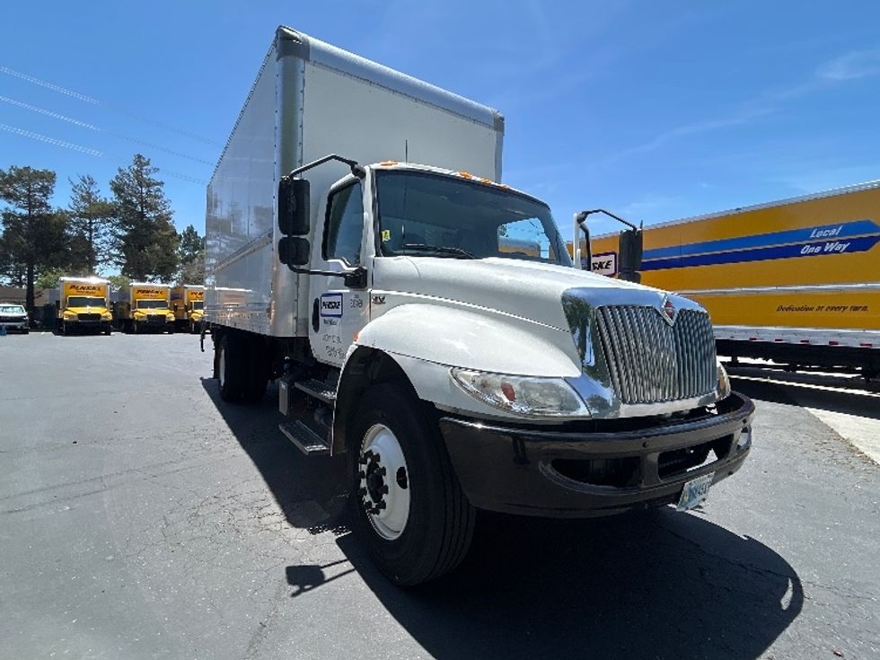Medium Duty Box Truck-Light and Medium Duty Trucks-International-2020-MV607-West Sacramento-CA-120,216\n\t\tmiles-$ 53,250 - Image 1