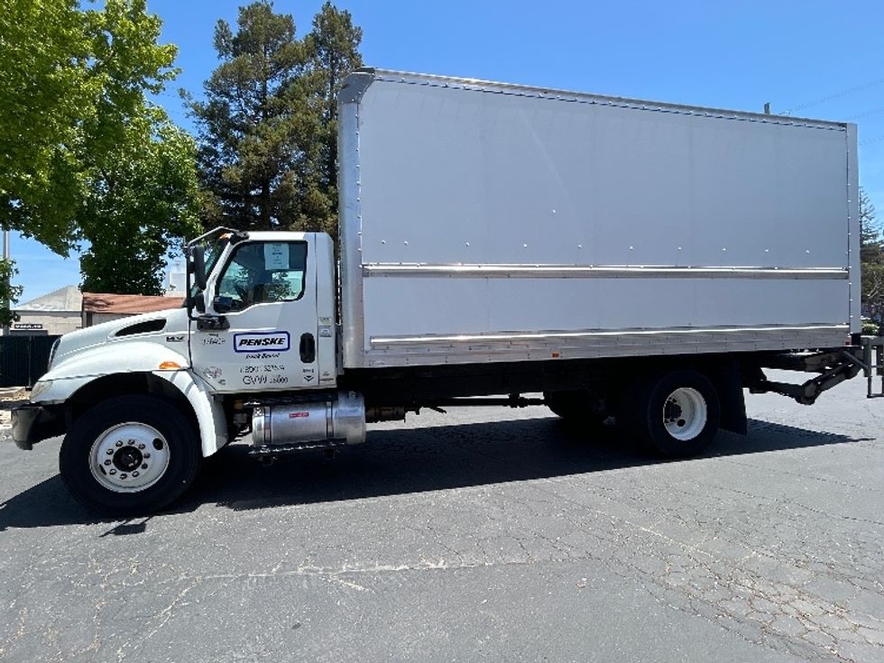 Medium Duty Box Truck-Light and Medium Duty Trucks-International-2020-MV607-West Sacramento-CA-120,216\n\t\tmiles-$ 53,250 - Image 4
