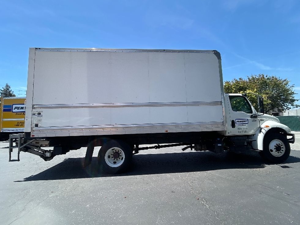 Medium Duty Box Truck-Light and Medium Duty Trucks-International-2020-MV607-West Sacramento-CA-120,216\n\t\tmiles-$ 53,250 - Image 15