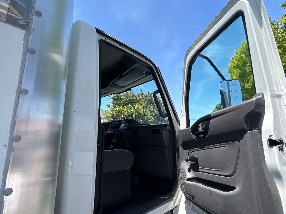 Medium Duty Box Truck-Light and Medium Duty Trucks-International-2020-MV607-West Sacramento-CA-120,216\n\t\tmiles-$ 53,250 - Image 20