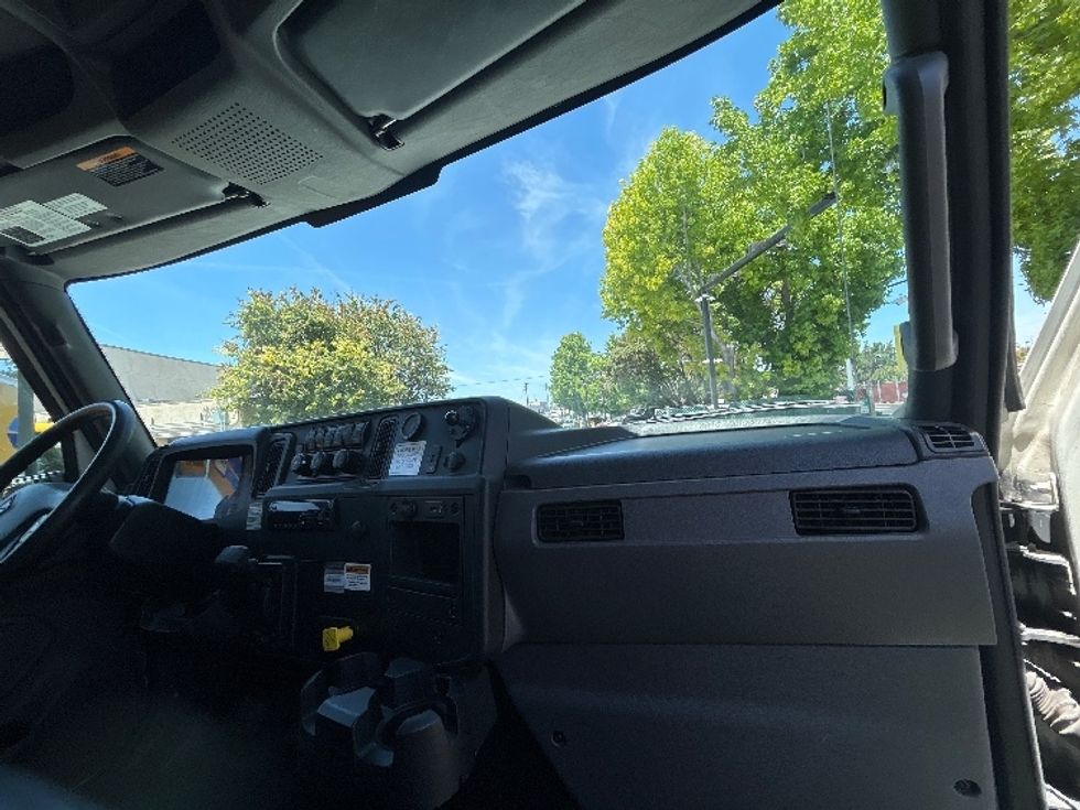 Medium Duty Box Truck-Light and Medium Duty Trucks-International-2020-MV607-West Sacramento-CA-120,216\n\t\tmiles-$ 53,250 - Image 21