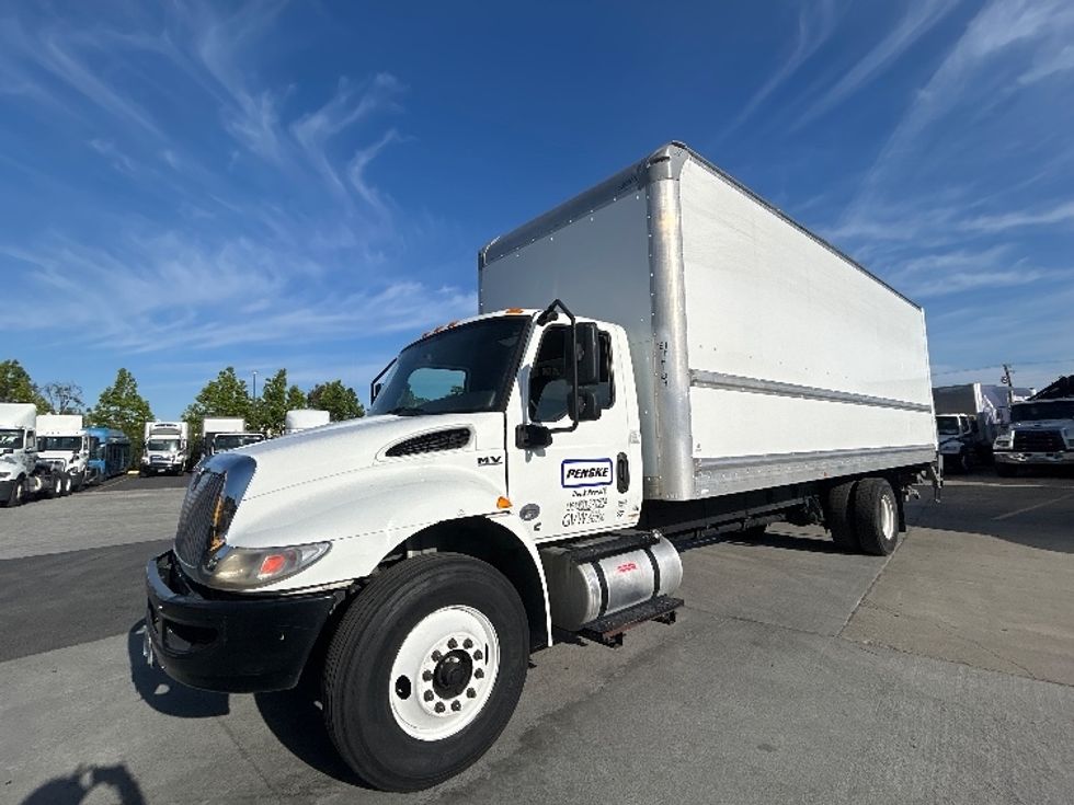 Medium Duty Box Truck-Light and Medium Duty Trucks-International-2020-MV607-West Sacramento-CA-123,445\n\t\tmiles-$ 58,750 - Image 1