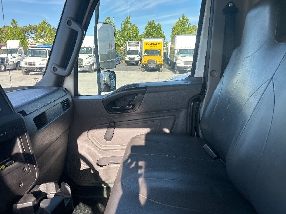 Medium Duty Box Truck-Light and Medium Duty Trucks-International-2020-MV607-West Sacramento-CA-123,445\n\t\tmiles-$ 58,750 - Image 19