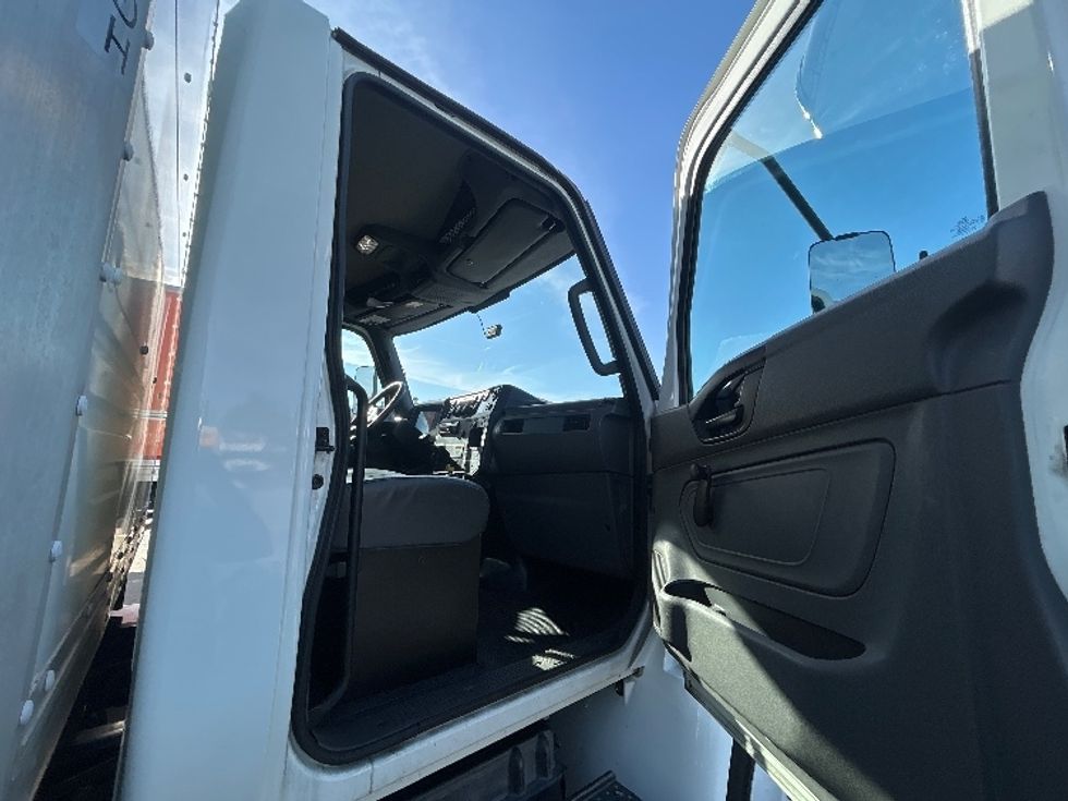 Medium Duty Box Truck-Light and Medium Duty Trucks-International-2020-MV607-West Sacramento-CA-123,445\n\t\tmiles-$ 58,750 - Image 20