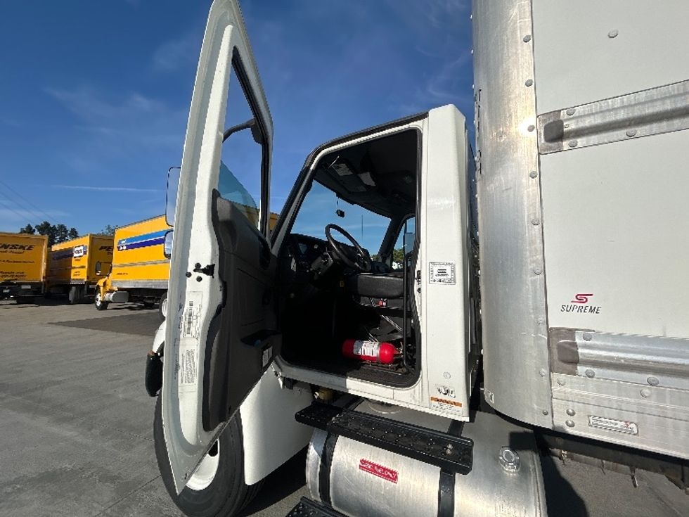 Medium Duty Box Truck-Light and Medium Duty Trucks-International-2020-MV607-West Sacramento-CA-123,445\n\t\tmiles-$ 58,750 - Image 16