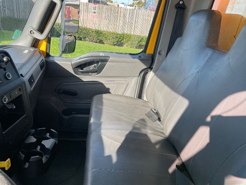 Medium Duty Box Truck-Light and Medium Duty Trucks-International-2020-MV607-West Sacramento-CA-128,309\n\t\tmiles-$ 52,500 - Image 19
