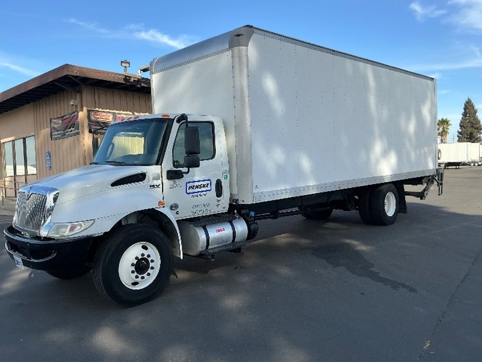 Medium Duty Box Truck-Light and Medium Duty Trucks-International-2020-MV607-West Sacramento-CA-135,117\n\t\tmiles-$ 42,500 - Image 3