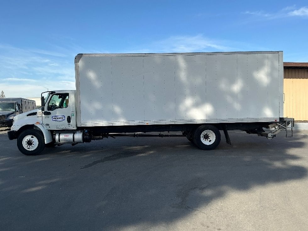 Medium Duty Box Truck-Light and Medium Duty Trucks-International-2020-MV607-West Sacramento-CA-135,117\n\t\tmiles-$ 42,500 - Image 4