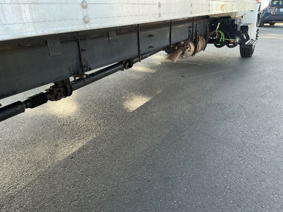 Medium Duty Box Truck-Light and Medium Duty Trucks-International-2020-MV607-West Sacramento-CA-135,117\n\t\tmiles-$ 42,500 - Image 14