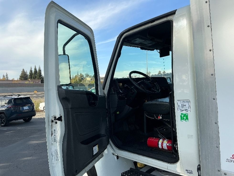 Medium Duty Box Truck-Light and Medium Duty Trucks-International-2020-MV607-West Sacramento-CA-135,117\n\t\tmiles-$ 42,500 - Image 16