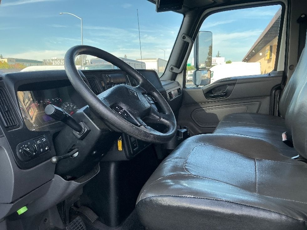 Medium Duty Box Truck-Light and Medium Duty Trucks-International-2020-MV607-West Sacramento-CA-135,117\n\t\tmiles-$ 42,500 - Image 17