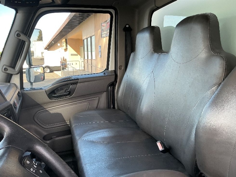Medium Duty Box Truck-Light and Medium Duty Trucks-International-2020-MV607-West Sacramento-CA-135,117\n\t\tmiles-$ 42,500 - Image 18