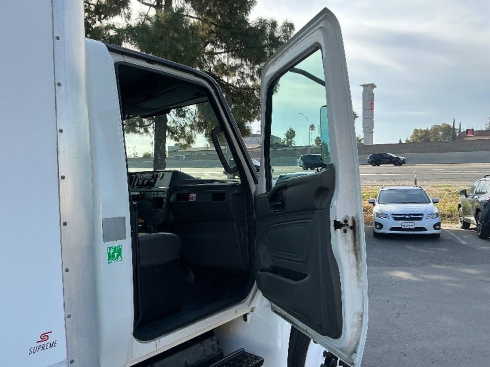 Medium Duty Box Truck-Light and Medium Duty Trucks-International-2020-MV607-West Sacramento-CA-135,117\n\t\tmiles-$ 42,500 - Image 19
